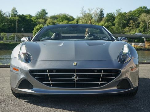 Used 2017 Ferrari California T RWD image 11