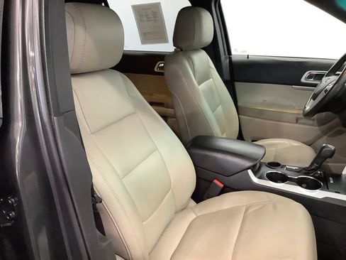 Used 2015 Ford Explorer XLT w/ Equipment Group 202A FWD image 28