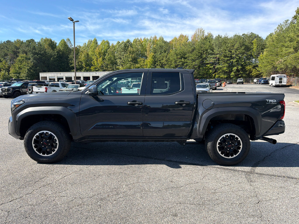 Used 2025 Toyota Tacoma TRD Off-Road AWD/4WD image 4