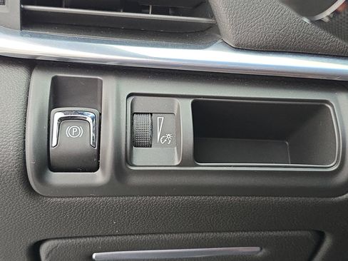 Used 2016 Cadillac XTS Luxury w/ Driver Awareness Package image 25