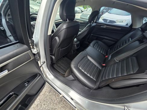Used 2013 Ford Fusion SE FWD image 13