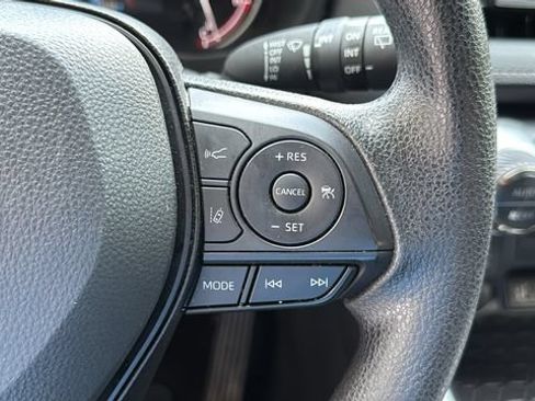 Used 2025 Toyota RAV4 XLE AWD/4WD image 13