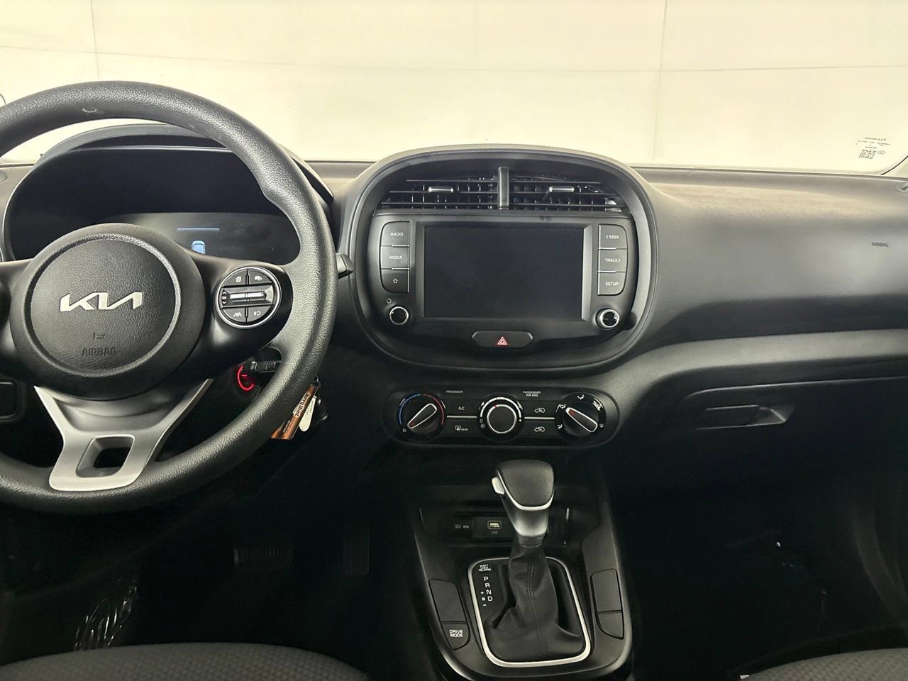 Used 2025 Kia Soul LX w/ LX Technology Package FWD image 23