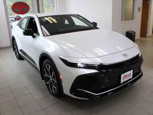 New 2026 Toyota Crown Nightshade image 3