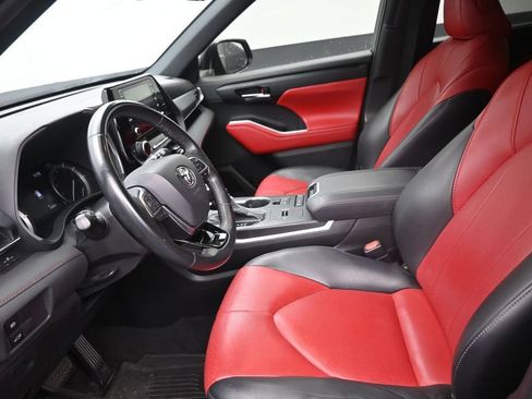 Used 2021 Toyota Highlander XSE FWD image 12