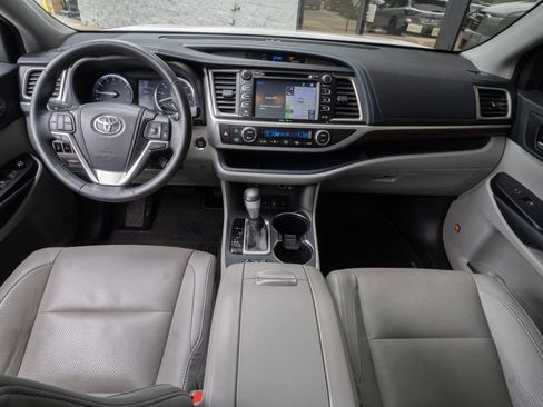 Used 2014 Toyota Highlander Limited Platinum AWD/4WD image 19