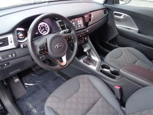 Used 2019 Kia Niro LX FWD image 2
