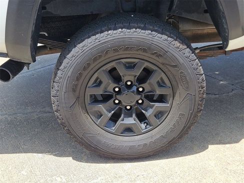 Used 2021 Toyota Tacoma TRD Off-Road w/ Technology Package image 11