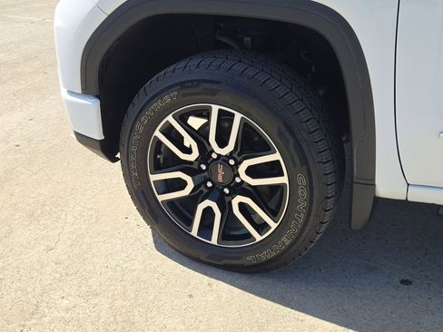 Used 2024 GMC Sierra 1500 AT4 w/ Technology Package image 11