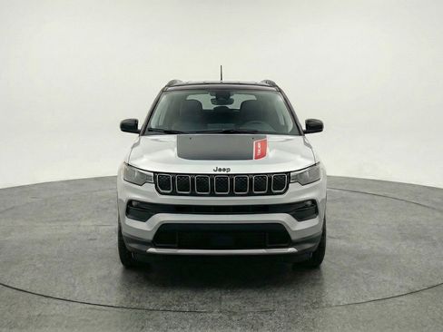 Used 2025 Jeep Compass Trailhawk image 2