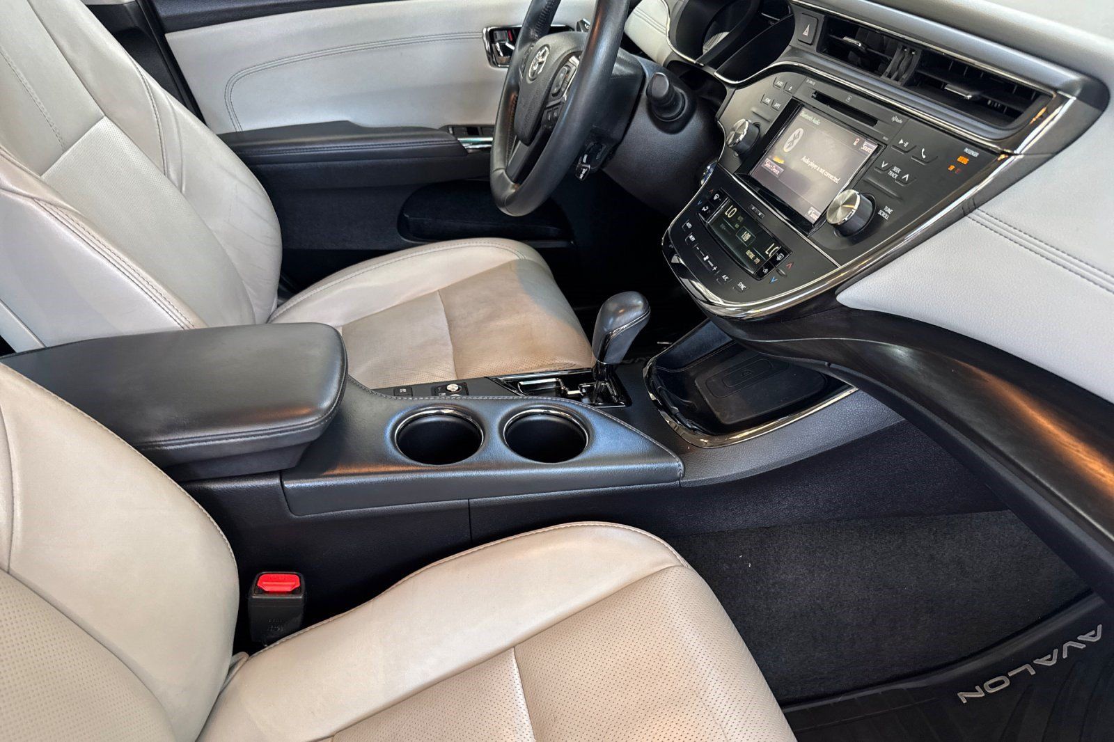 Used 2016 Toyota Avalon Limited FWD image 19