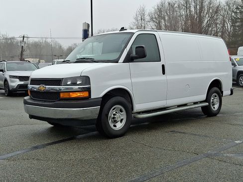 Used 2024 Chevrolet Express 2500 w/ Driver Convenience Package image 5