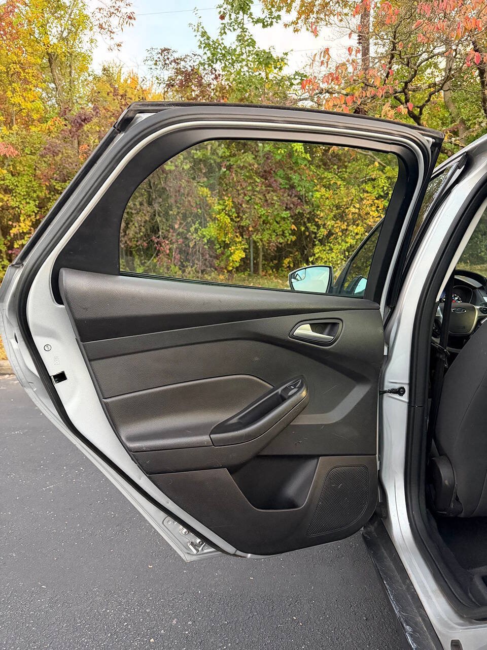Used 2013 Ford Focus SE FWD image 24