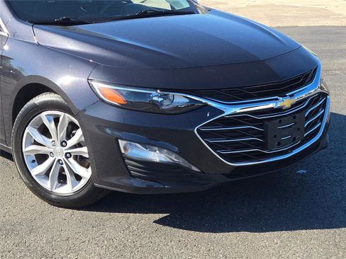 Used 2023 Chevrolet Malibu LT w/ Driver Confidence Package FWD image 2