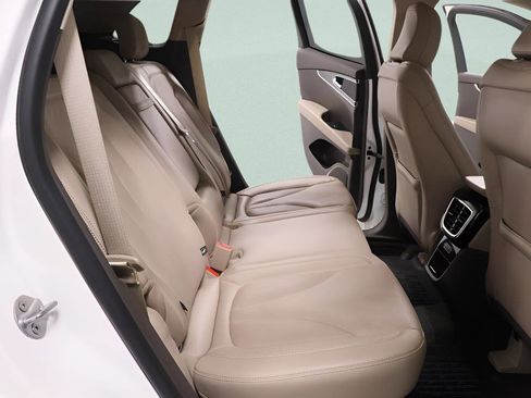 Used 2023 Lincoln Nautilus Reserve image 32