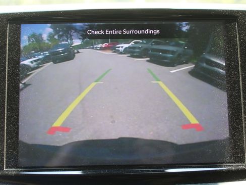 Used 2023 Chrysler Pacifica Touring-L FWD image 53