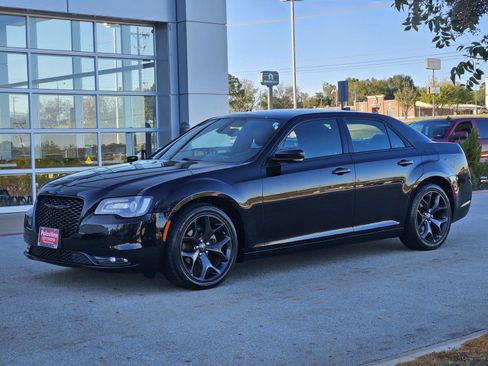 Used 2023 Chrysler 300 S image 3