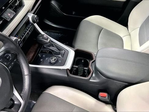 Used 2022 Toyota RAV4 Limited AWD/4WD image 18