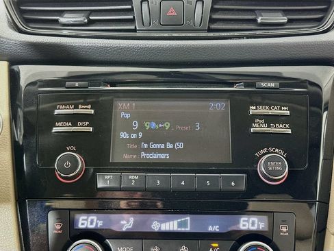 Used 2017 Nissan Rogue SV FWD image 17