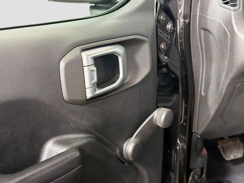 Used 2018 Jeep Wrangler Sport AWD/4WD image 19