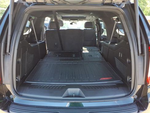 Used 2023 GMC Yukon XL SLT AWD/4WD image 13