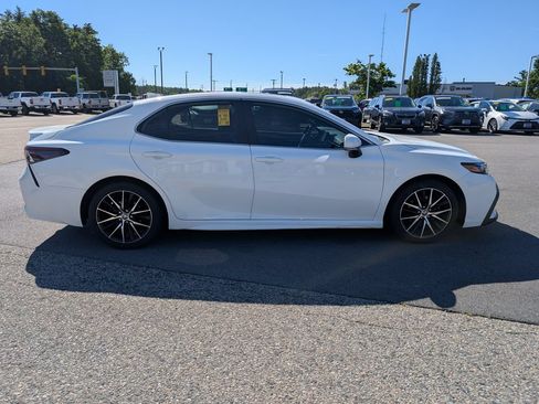 Used 2024 Toyota Camry SE w/ Cold Weather Package AWD/4WD image 7