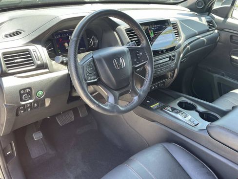 Certified 2025 Honda Passport TrailSport image 3
