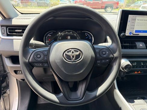 Used 2025 Toyota RAV4 XLE AWD/4WD image 17