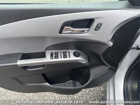 Used 2018 Chevrolet Sonic Premier image 19