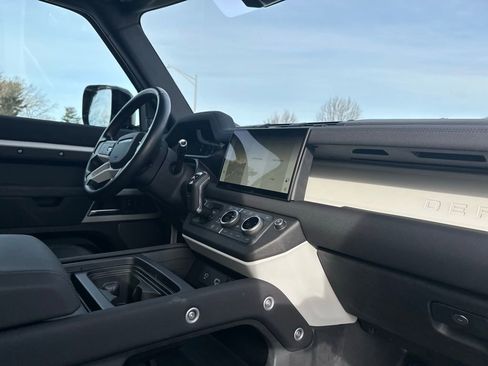 Used 2022 Land Rover Defender 110 S image 23