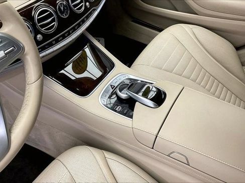 Used 2019 Mercedes-Benz S 560 Sedan image 17