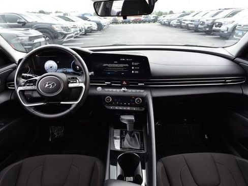 Used 2023 Hyundai Elantra SEL w/ Convenience Package FWD image 7