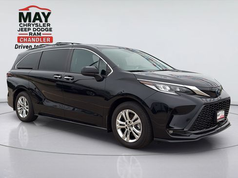 Used 2023 Toyota Sienna XSE w/ XSE Plus Package AWD/4WD image 1