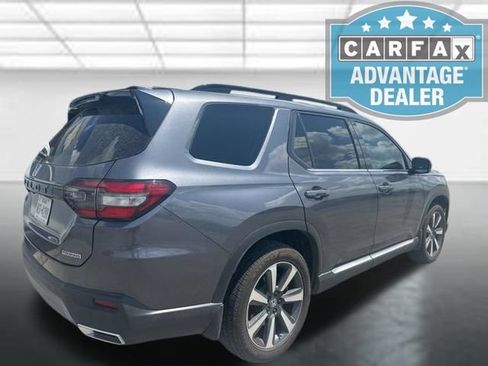 Used 2025 Honda Pilot Touring image 3