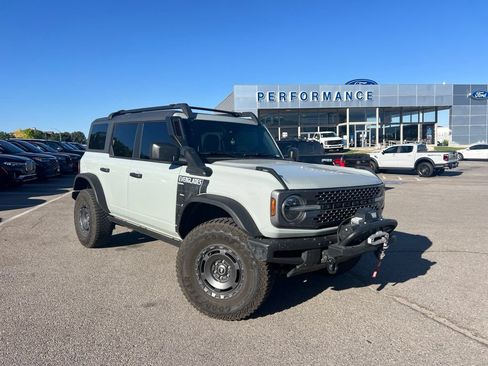 Used 2023 Ford Bronco Everglades AWD/4WD image 2