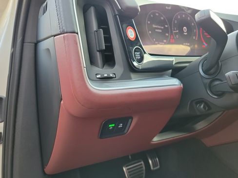 Certified 2025 Porsche Cayenne S AWD/4WD image 28