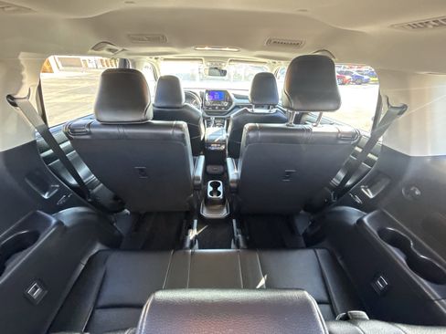 Used 2023 Toyota Highlander XLE image 11