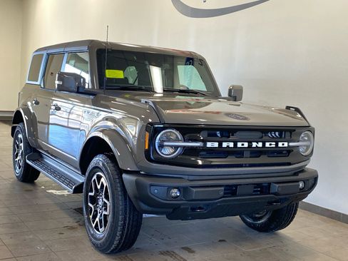 New 2025 Ford Bronco Outer Banks image 2