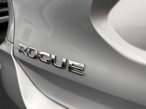 Used 2020 Nissan Rogue S image 8