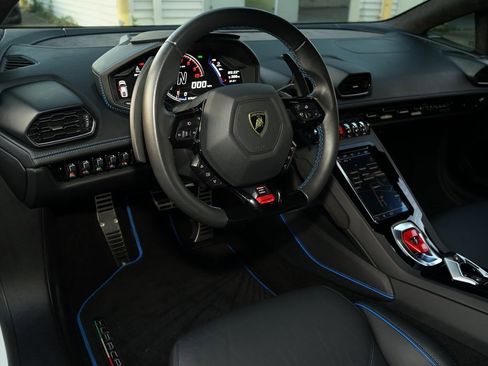 Used 2020 Lamborghini Huracan EVO image 9