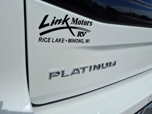 Used 2025 Ford Expedition Platinum w/ Driver's Package image 4