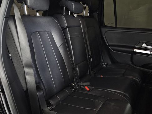 Used 2021 Mercedes-Benz GLB 250 w/ Premium Package image 24