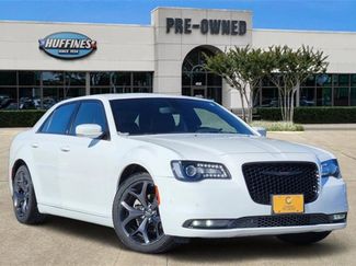Used 2023 Chrysler 300 S video 1