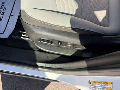 Used 2019 Chevrolet Equinox LT AWD/4WD image 16