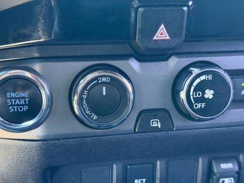 Used 2018 Toyota Tacoma TRD Off-Road AWD/4WD image 28
