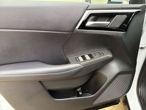 Used 2023 Mitsubishi Outlander SE image 12