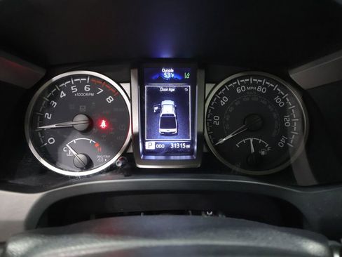 Used 2021 Toyota Tacoma Limited image 40