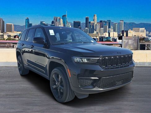 New 2025 Jeep Grand Cherokee Altitude image 3