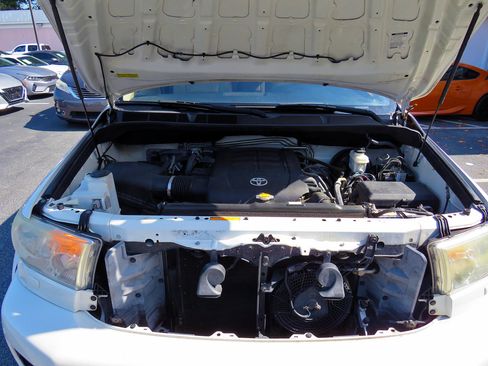 Used 2016 Toyota Sequoia Platinum image 38