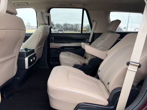Used 2023 Ford Expedition Limited image 31